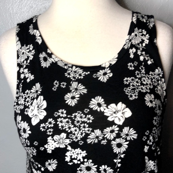 Old Navy Tops - ☀️Old Navy Floral Tank Top M☀️